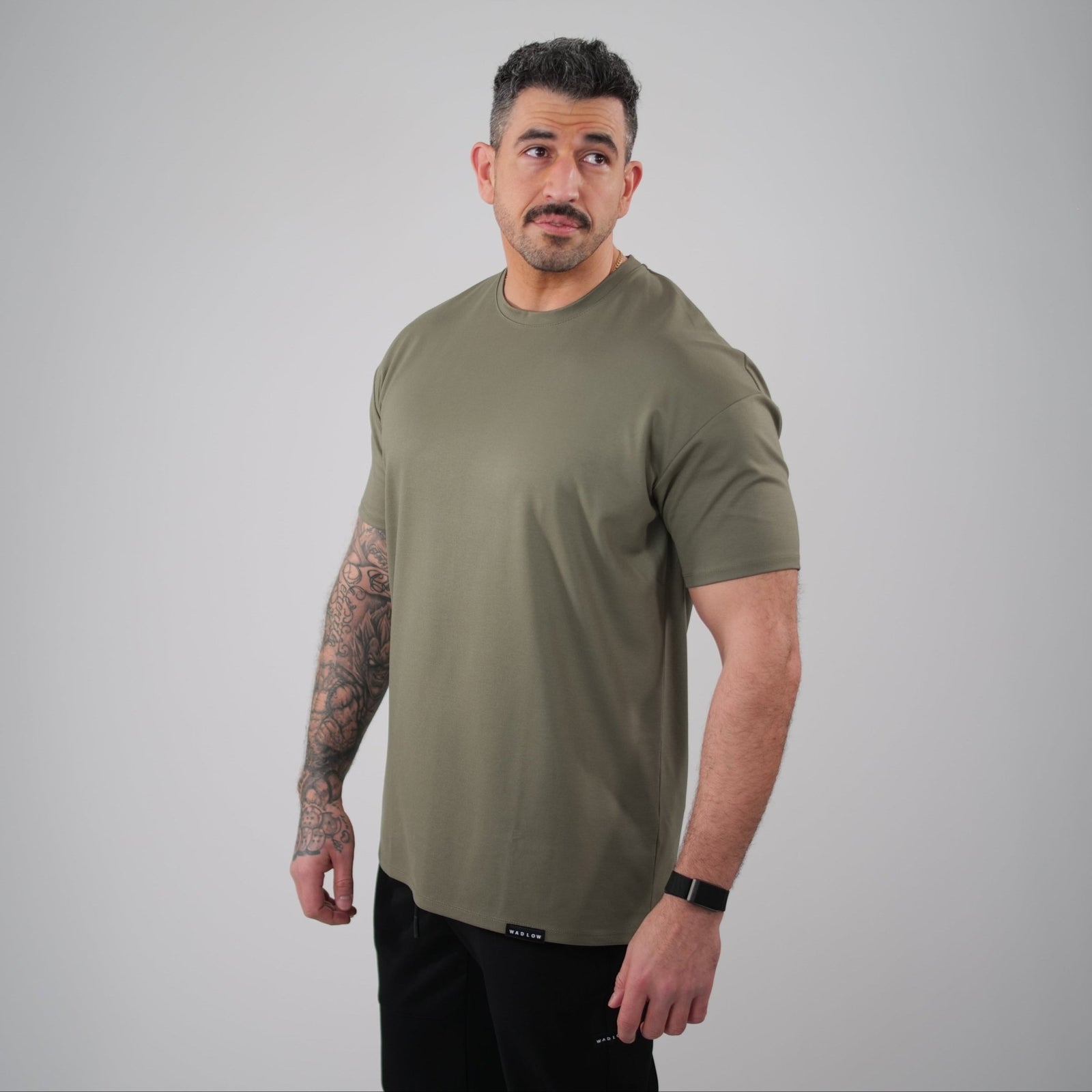 Model is 6'6", 260 lbs, wearing size XL